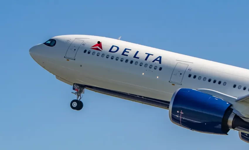  Delta Airlines Loses Wheel Before Take Off At Atlanta Airport.